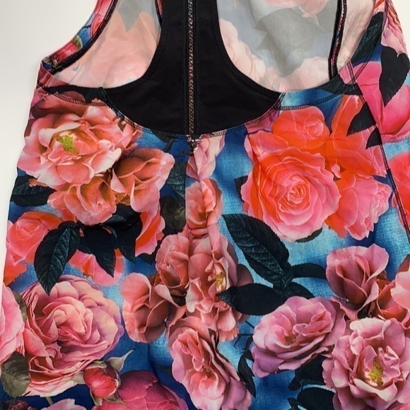 Lululemon Lighten Up Singlet Tank in Secret Garden - Picture 4 of 6